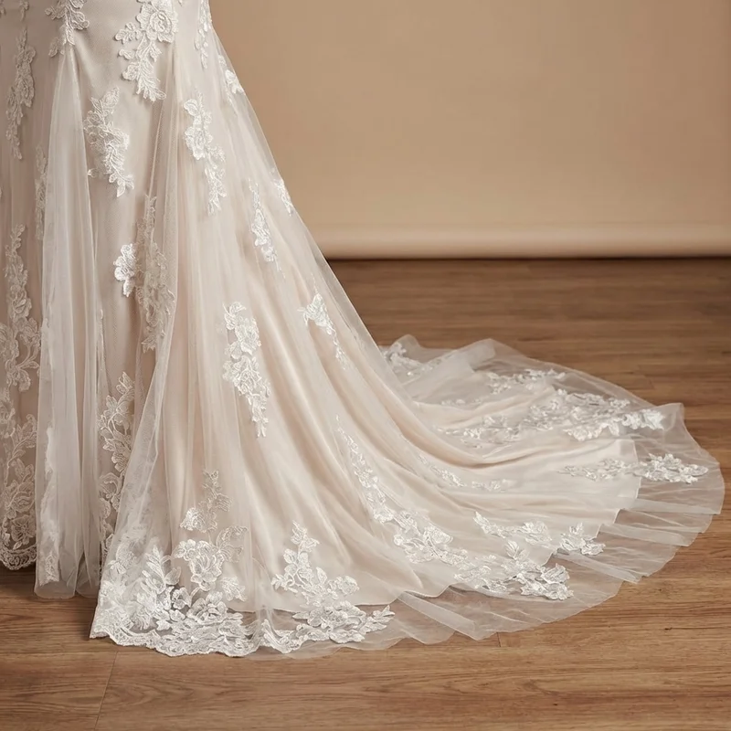 Robe de Mariée Arabella en Dentelle à Manches Évasées et Dos Nu - 4