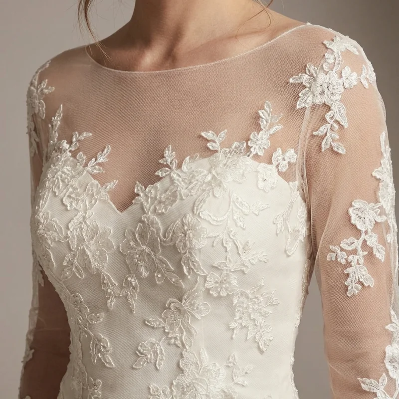 Romantisches Fit-and-Flare-Brautkleid mit Applikationen und Ärmeln - 3