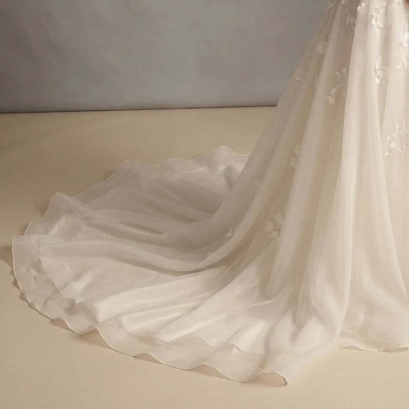 Ivy Organza Garten-Brautkleid mit Blumenapplikation - 4