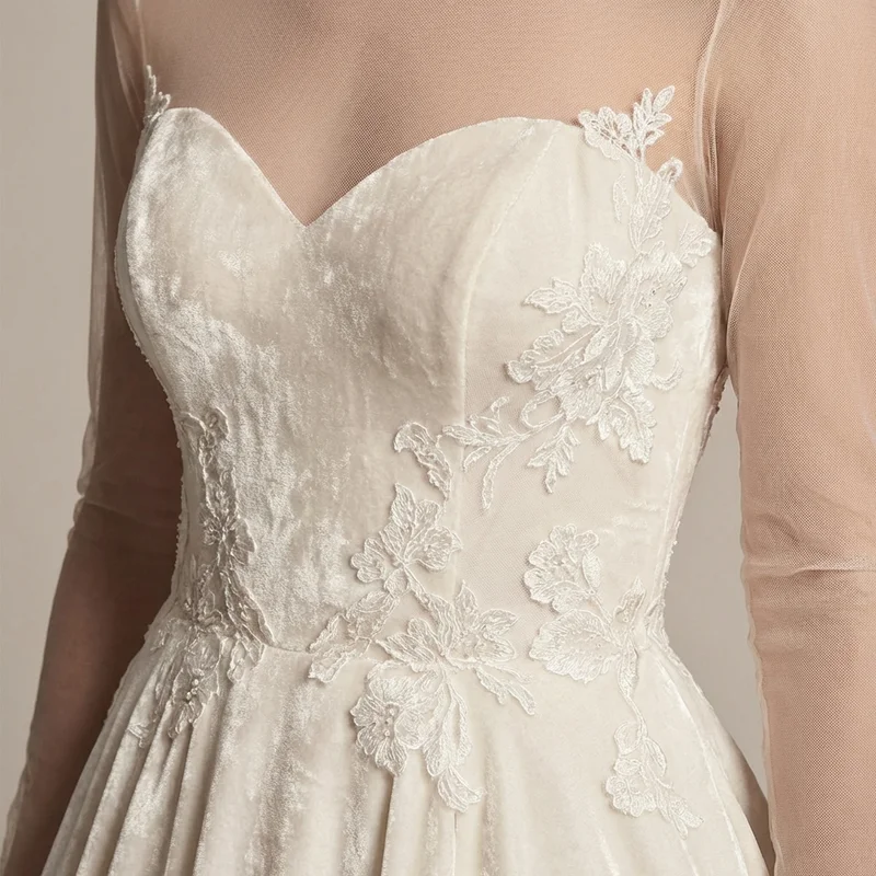 Isolde Samt-Ballkleid mit langen Ärmeln - 3