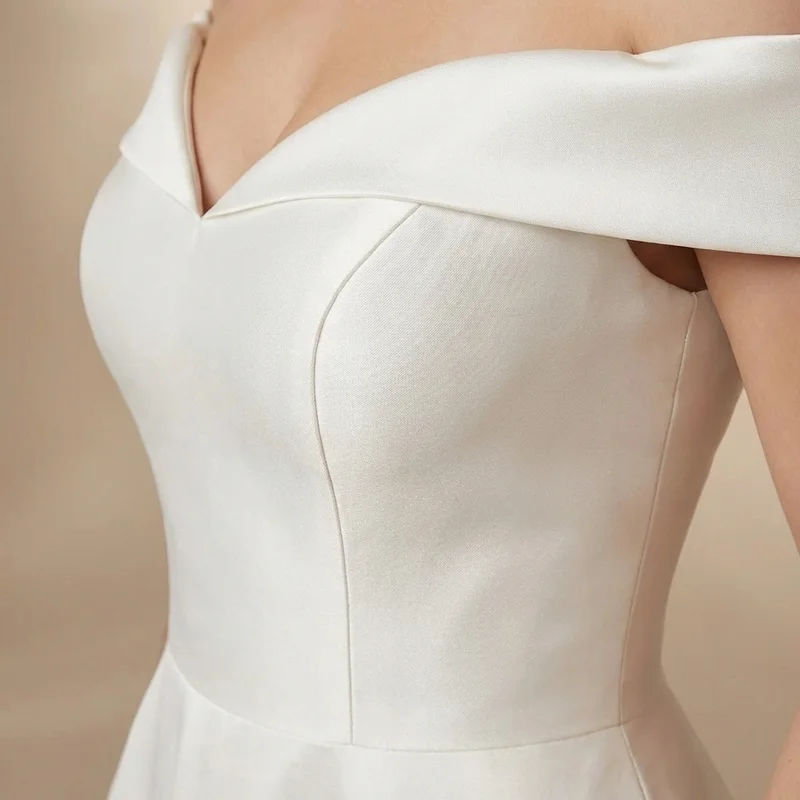 Klassisches Satin Off-Shoulder A-Linien-Hochzeitskleid - 3
