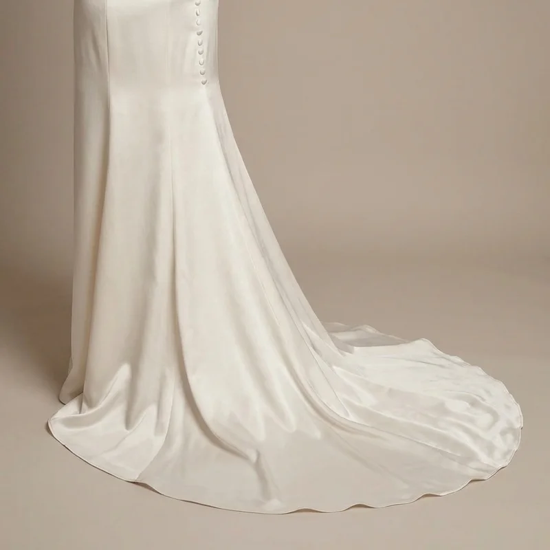 Élégante Robe de Mariée Fourreau en Satin à Encolure Bateau - 4