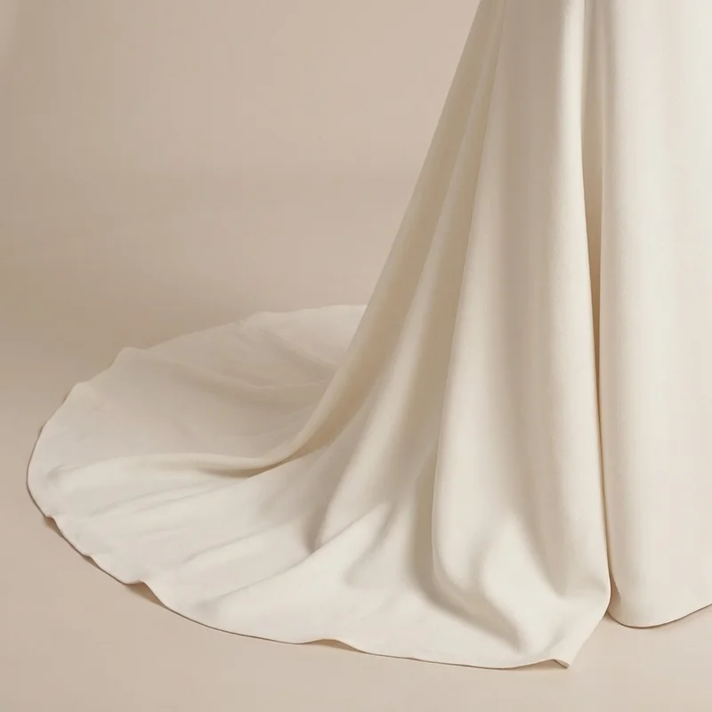 Robe de Mariée Col Bénitier en Crêpe à Manches Longues - 4