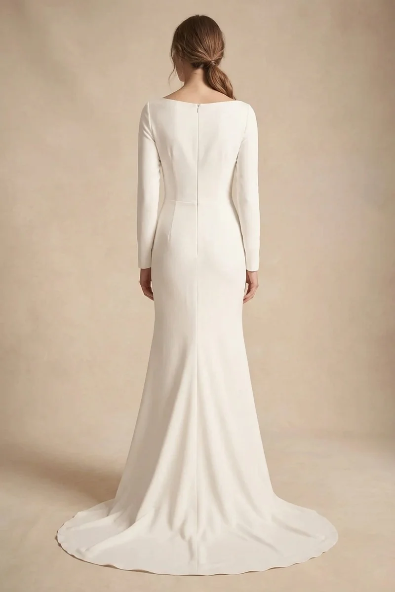 Modern Minimalistisches Crêpe-Brautkleid mit klaren Linien - 2