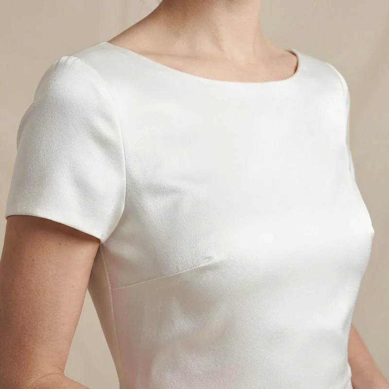 Robe de Mariée Minimaliste en Satin à Manches Courtes - 3