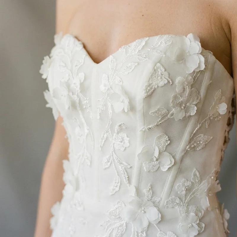 Trompeten-Organza-Brautkleid mit Blütenapplikation - 3