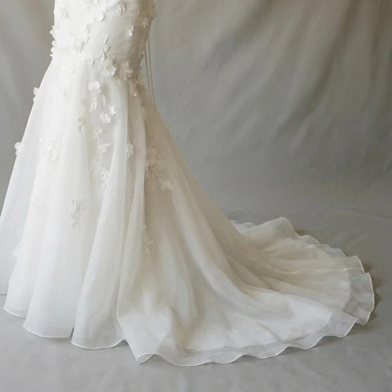 Trompeten-Organza-Brautkleid mit Blütenapplikation - 4