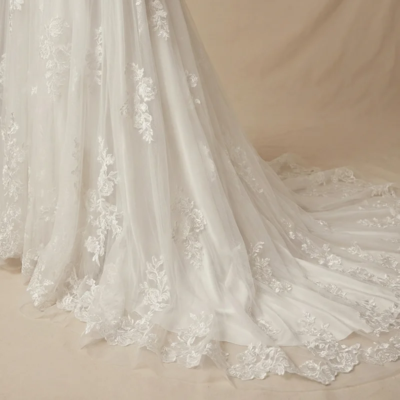 Romantisches Spitzen-Brautkleid mit V-Ausschnitt A-Linie - 4